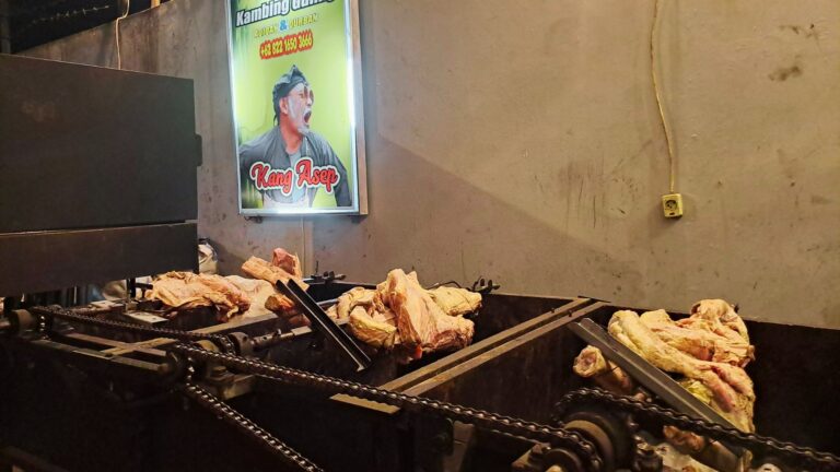 Harga Domba - Kambing Guling Terbaru kambing guling 3